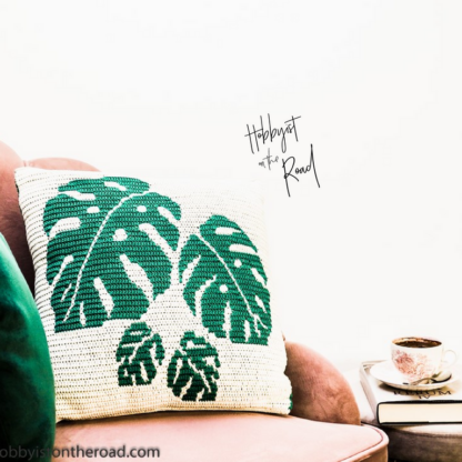 Monstera Leave Cushion front