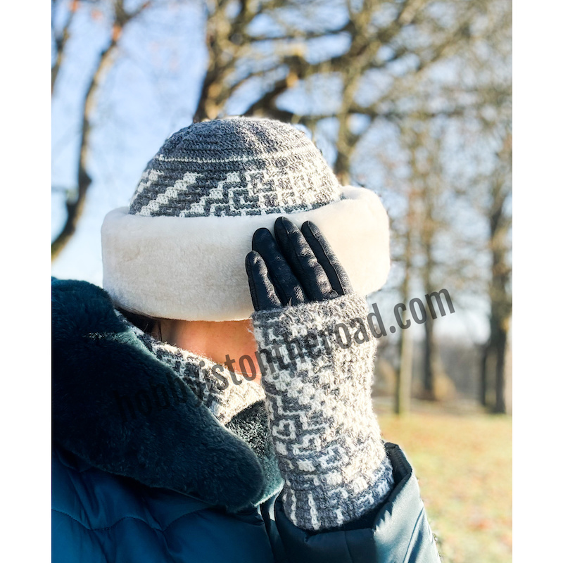 Pairing winter accessories