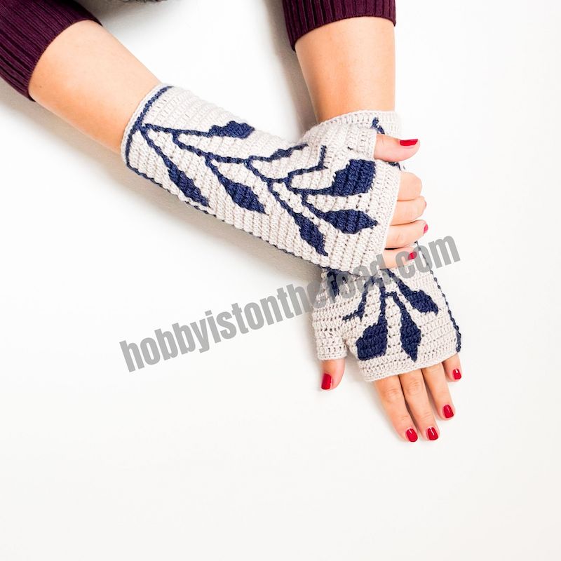 Frosted Leaves Fingerless Gloves crochet pattern