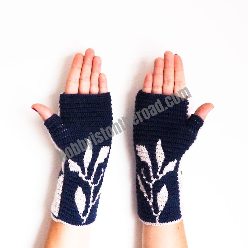 Frosted Leaves Fingerless Gloves crochet pattern palm side